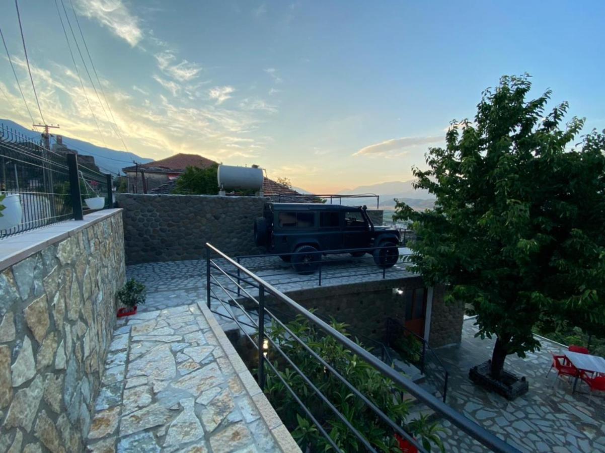 Bixhaku GuestHouse Gjirokastër Extérieur photo