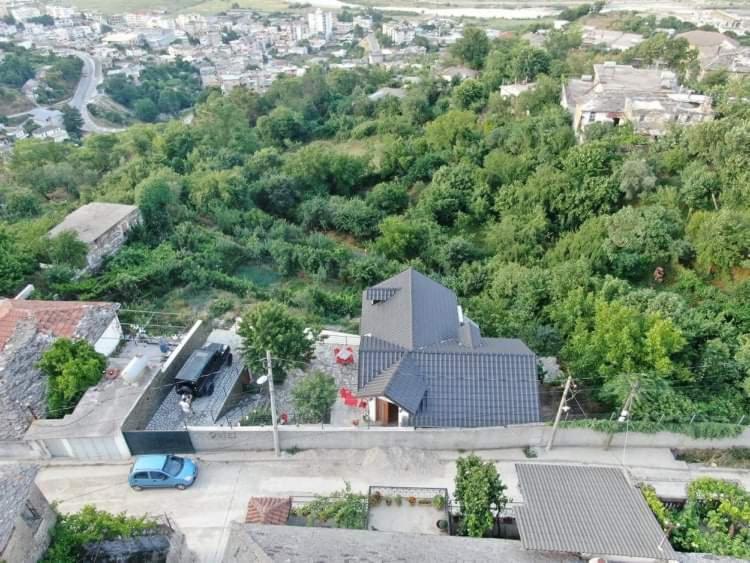 Bixhaku GuestHouse Gjirokastër Extérieur photo