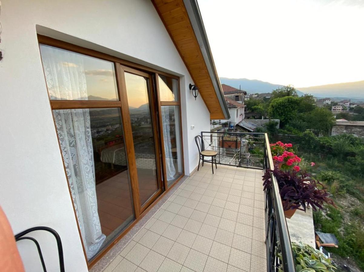 Bixhaku GuestHouse Gjirokastër Extérieur photo