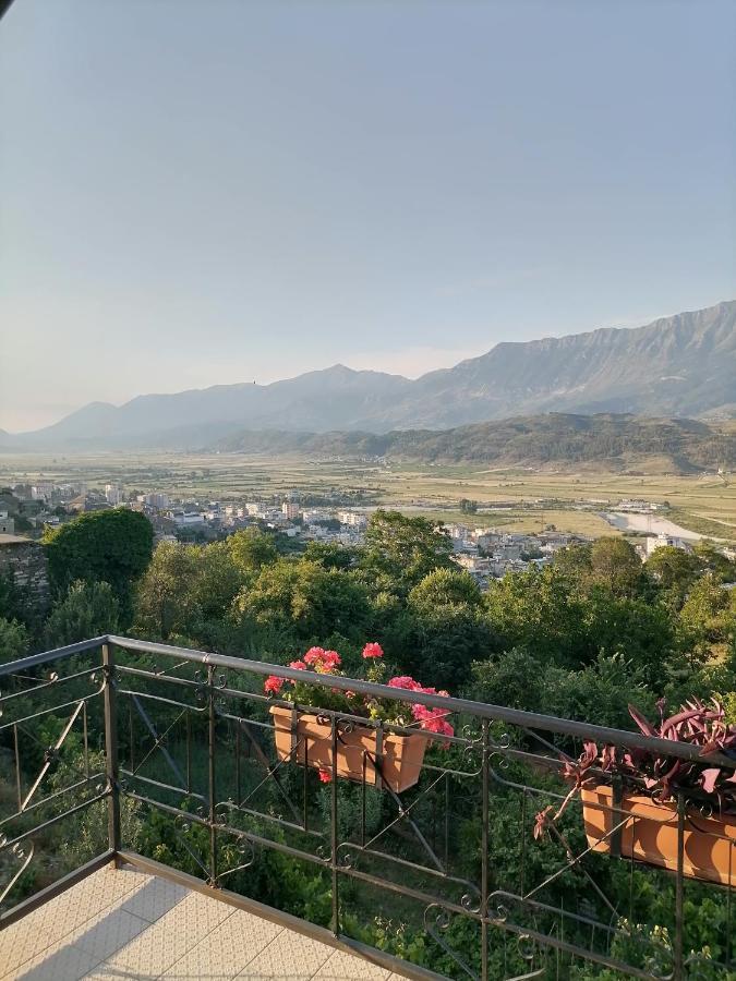 Bixhaku GuestHouse Gjirokastër Extérieur photo