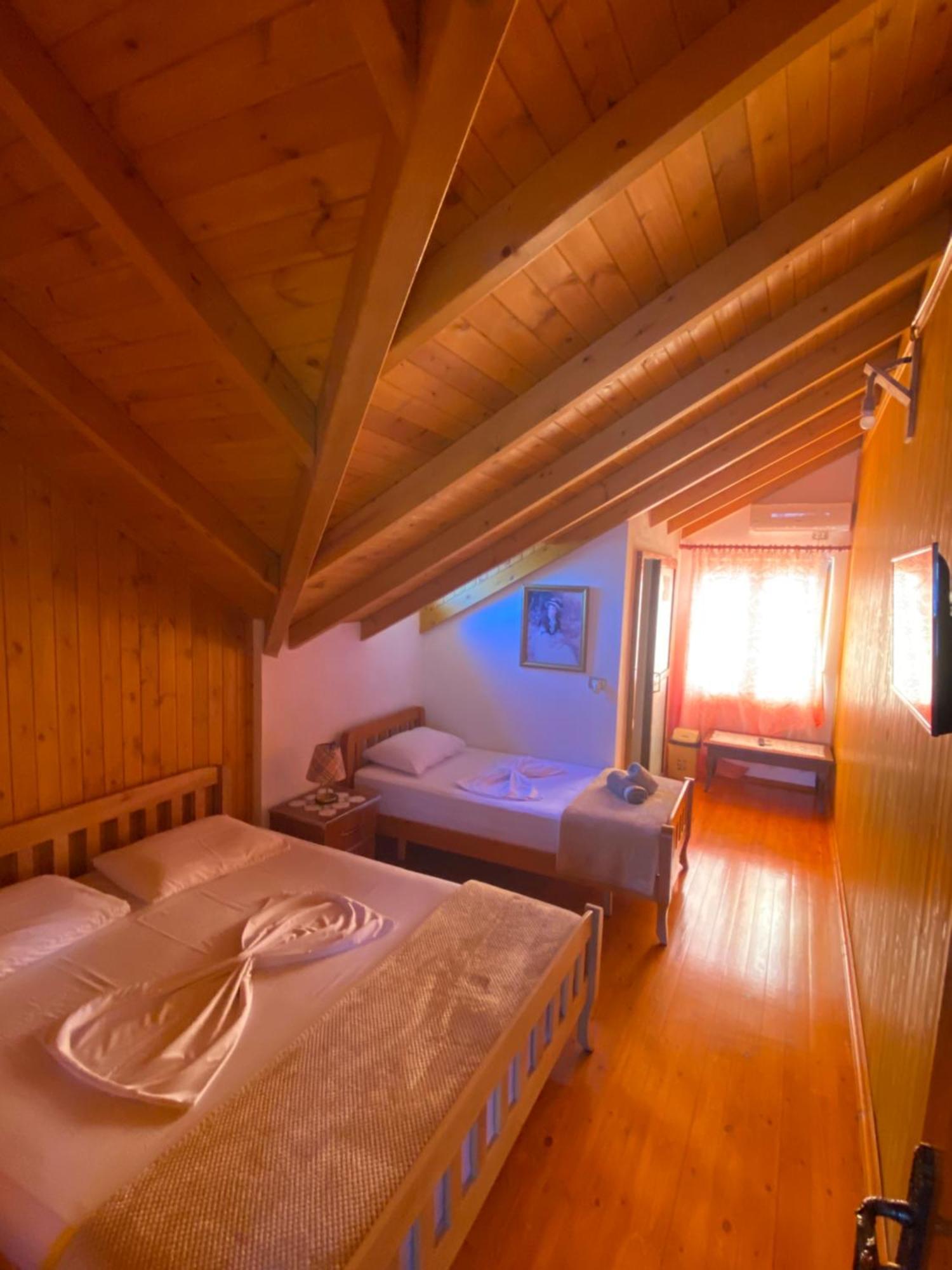 Bixhaku GuestHouse Gjirokastër Extérieur photo