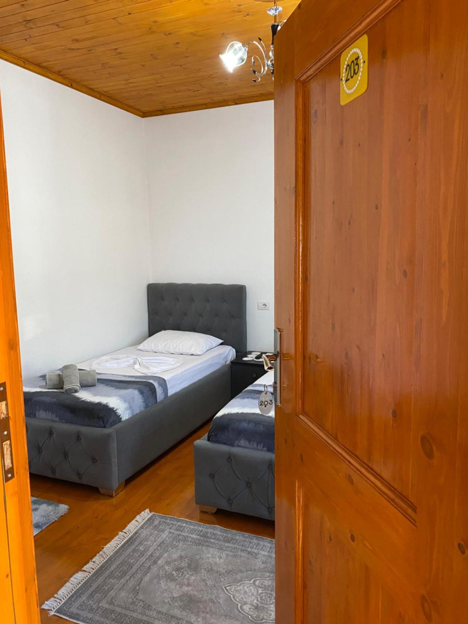 Bixhaku GuestHouse Gjirokastër Extérieur photo