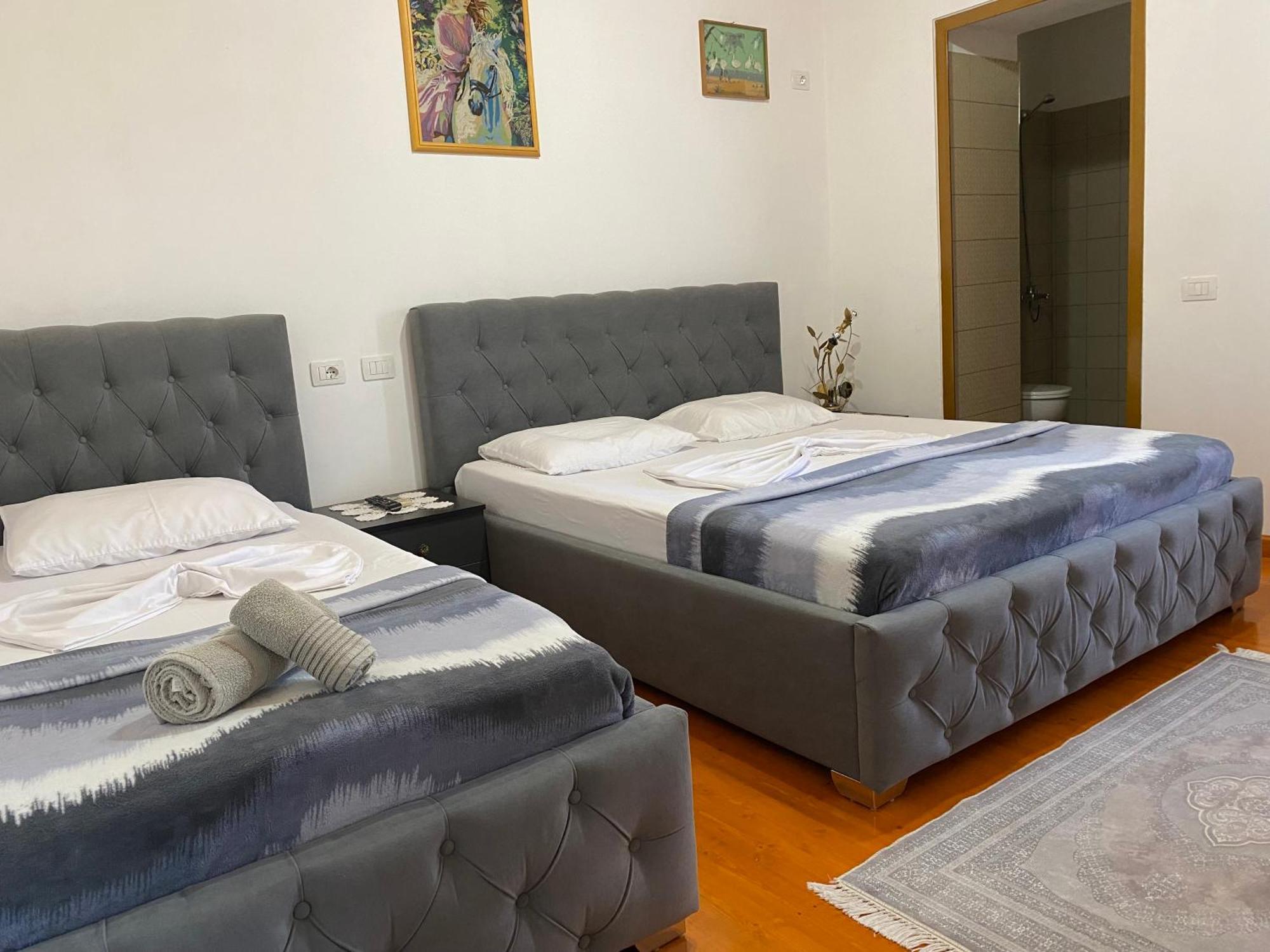 Bixhaku GuestHouse Gjirokastër Extérieur photo