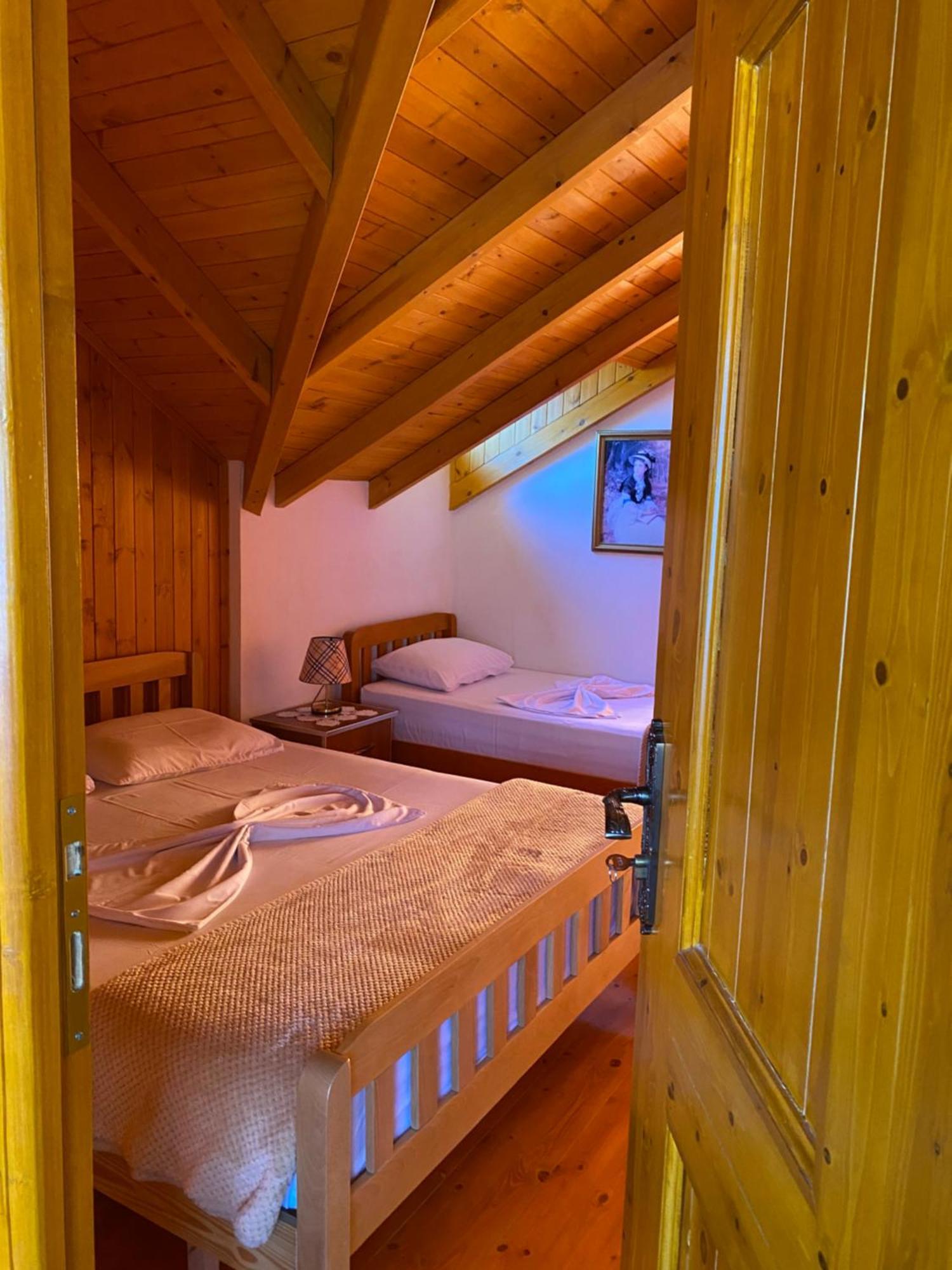Bixhaku GuestHouse Gjirokastër Extérieur photo