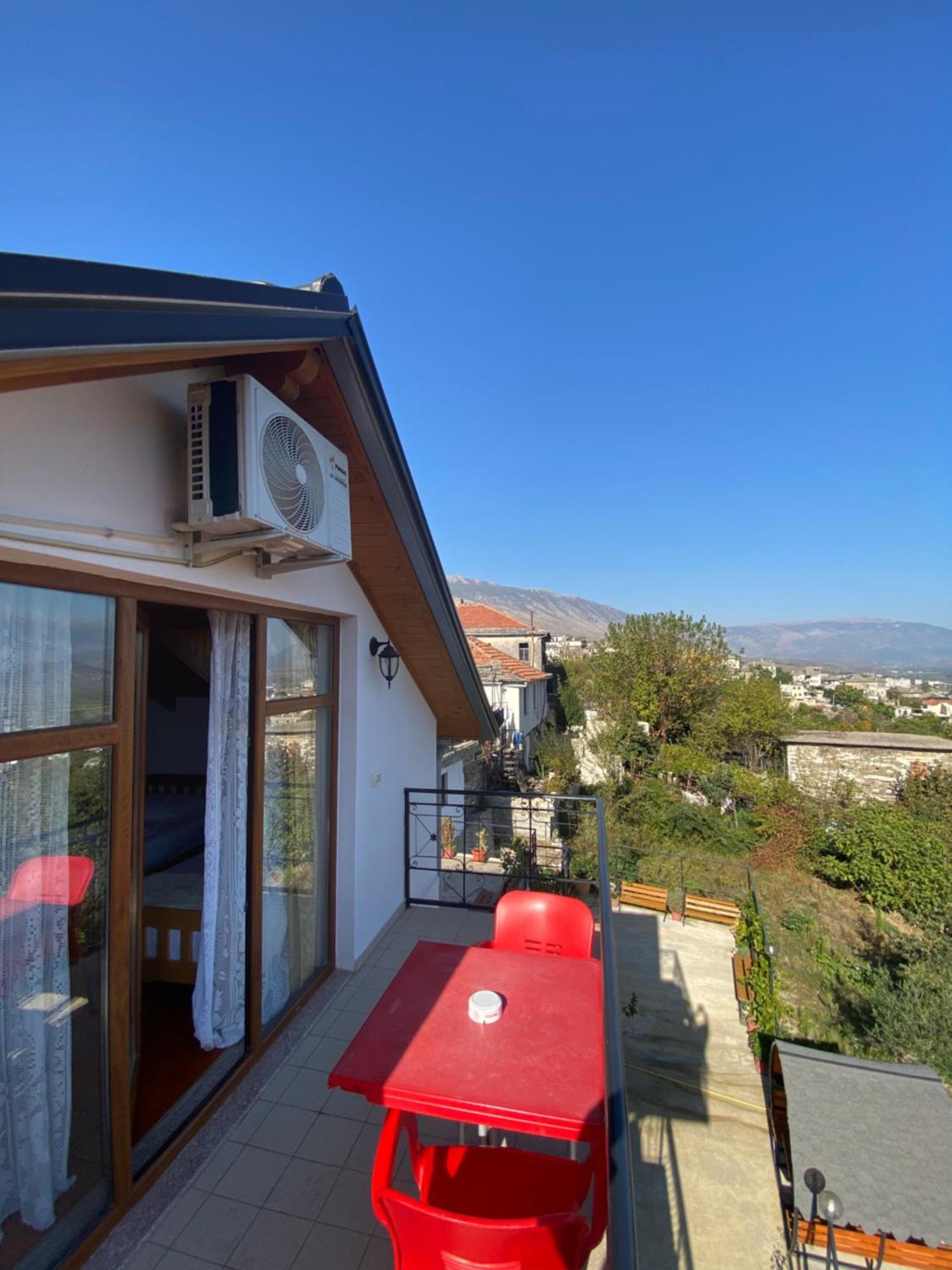 Bixhaku GuestHouse Gjirokastër Extérieur photo