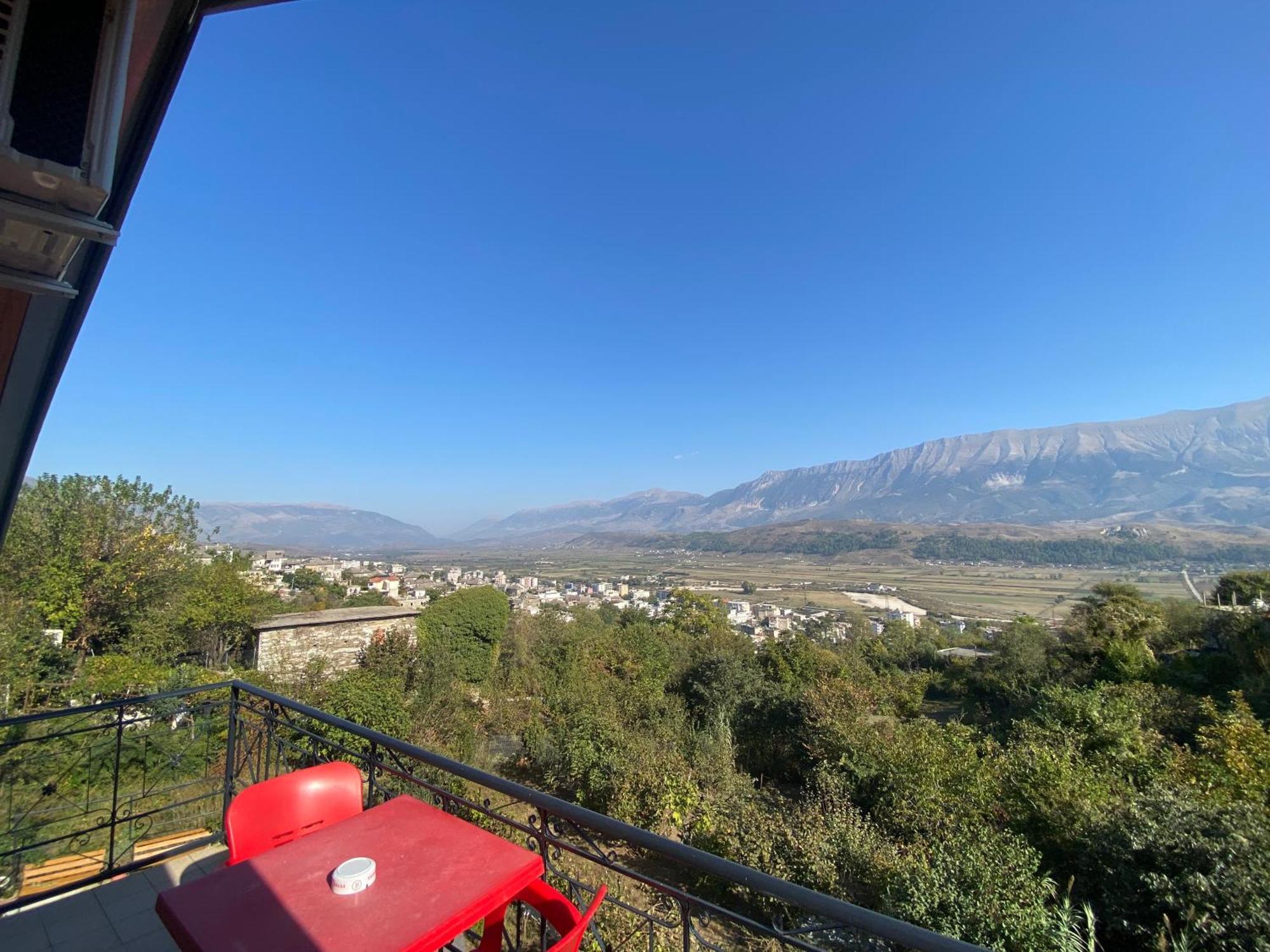 Bixhaku GuestHouse Gjirokastër Extérieur photo