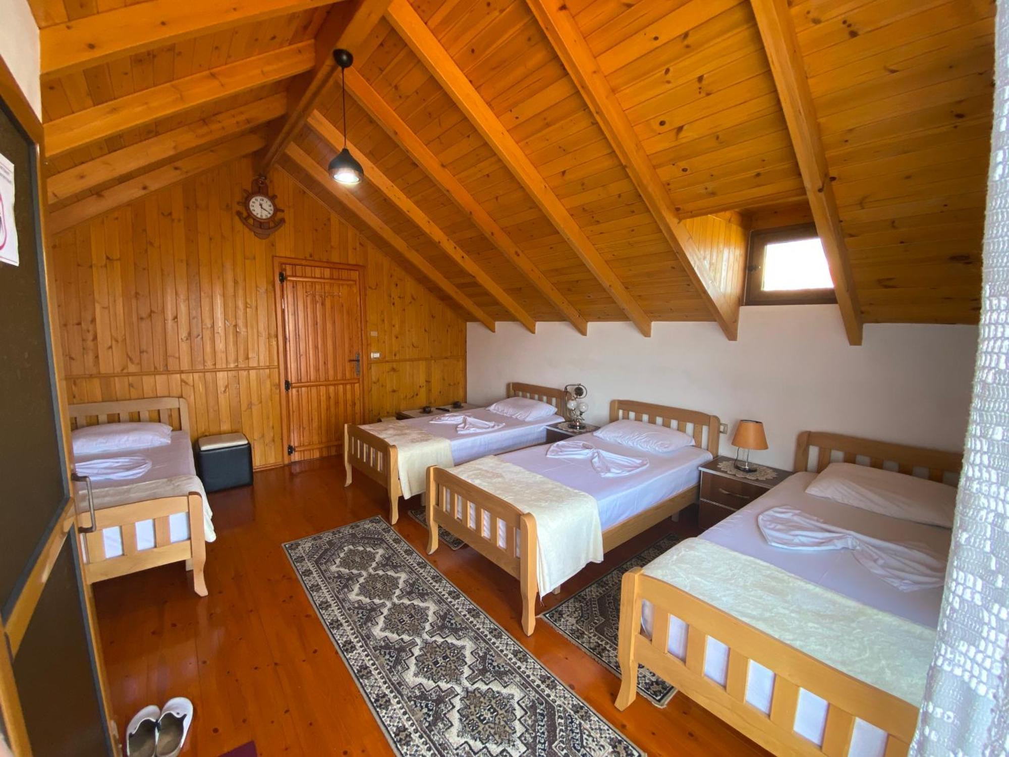 Bixhaku GuestHouse Gjirokastër Extérieur photo