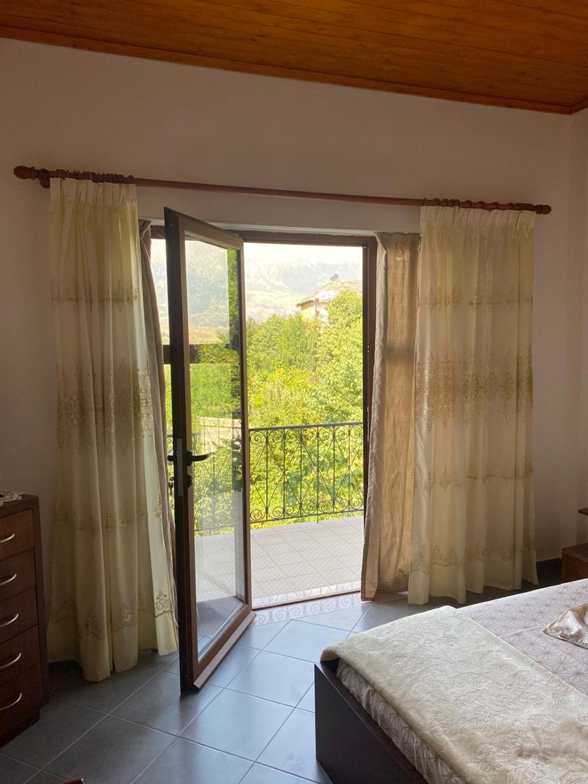 Bixhaku GuestHouse Gjirokastër Extérieur photo