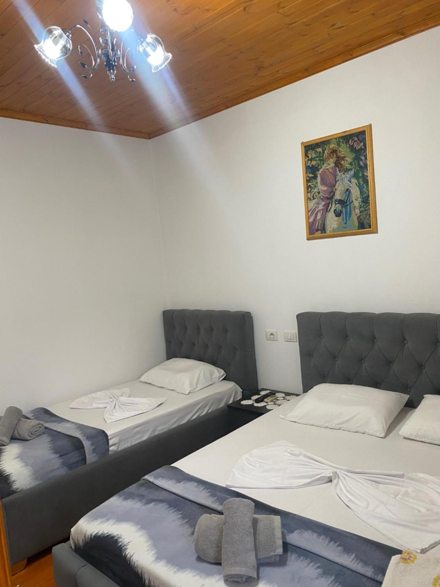 Bixhaku GuestHouse Gjirokastër Extérieur photo