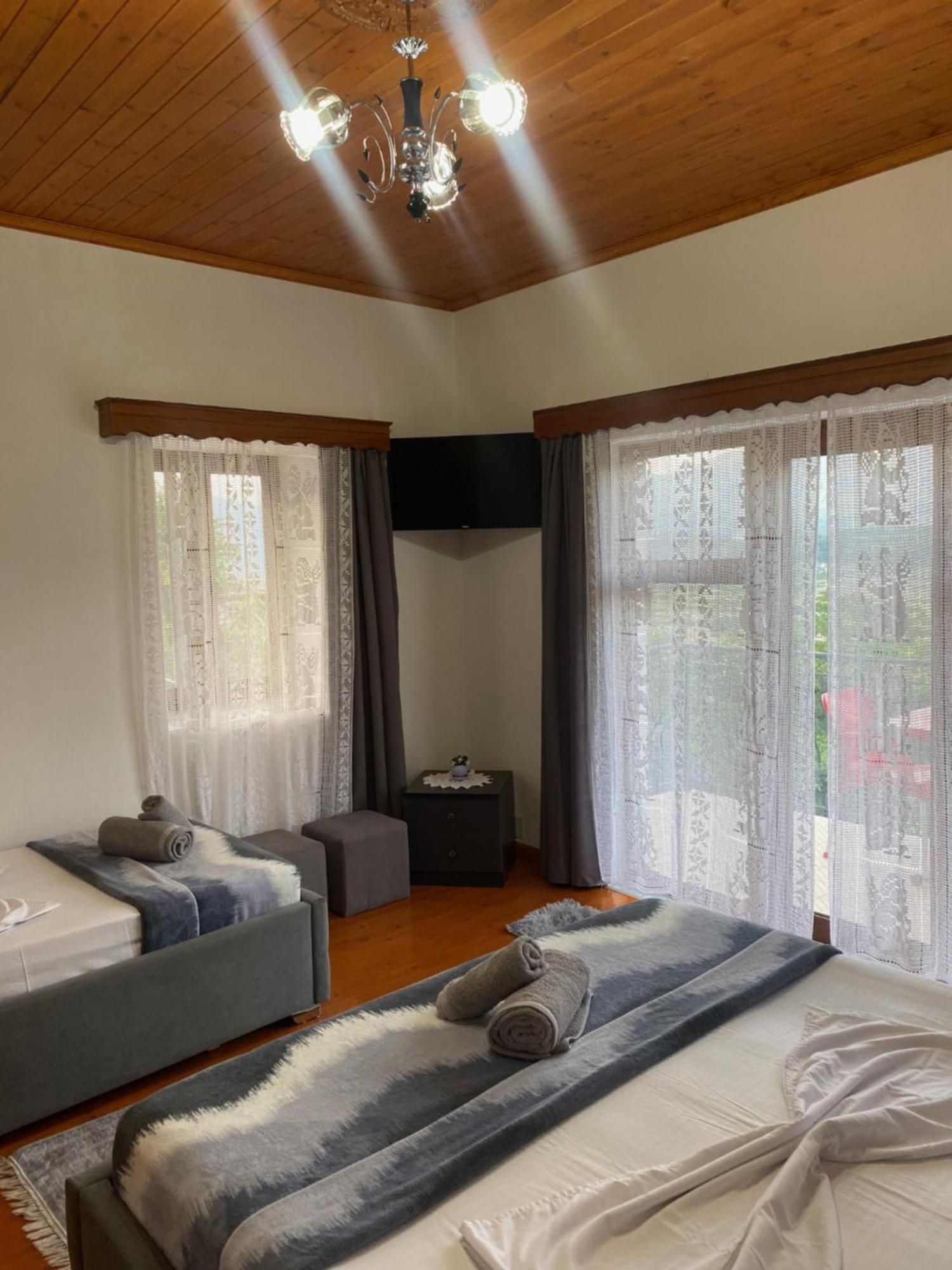 Bixhaku GuestHouse Gjirokastër Extérieur photo