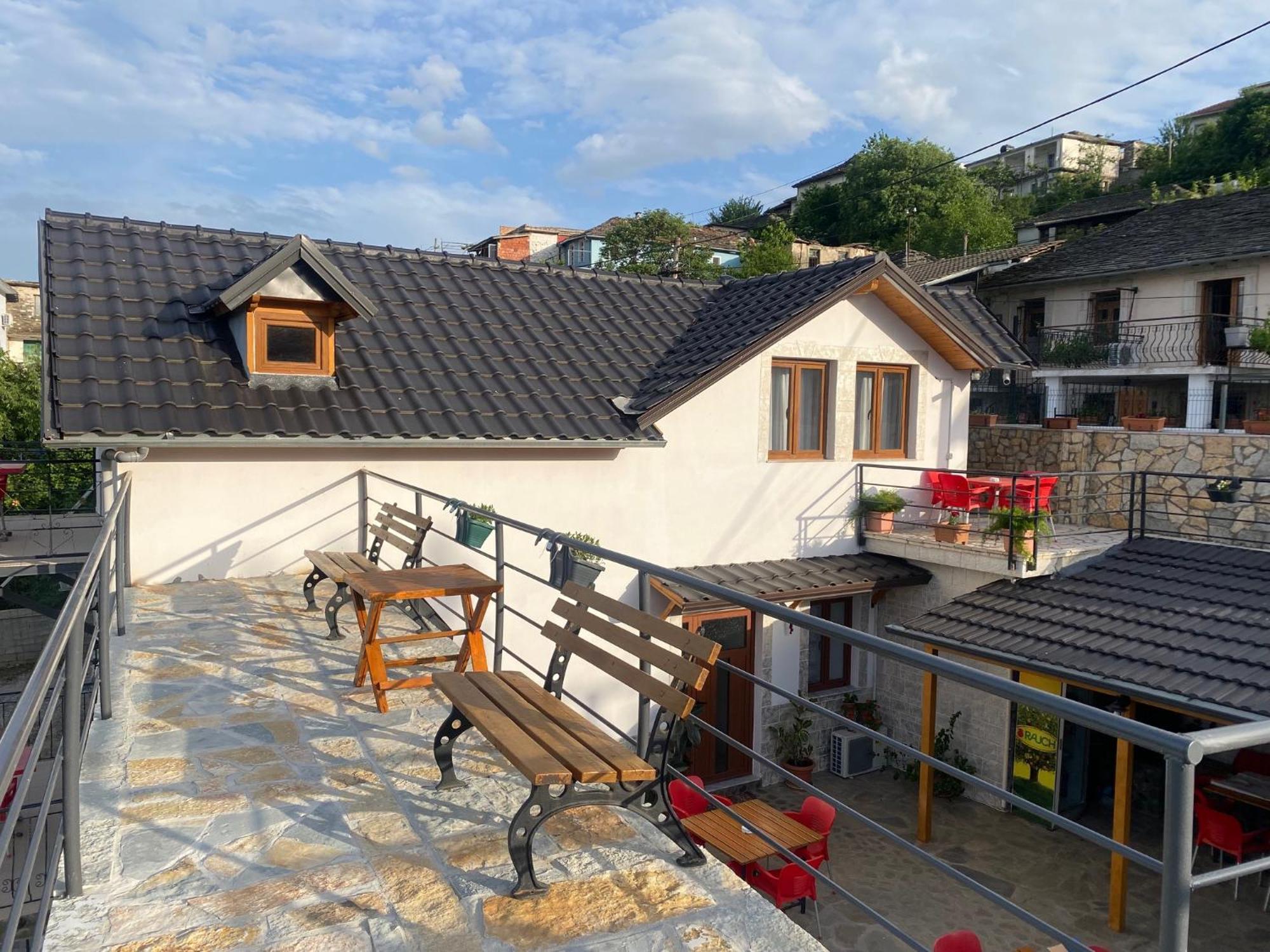 Bixhaku GuestHouse Gjirokastër Extérieur photo