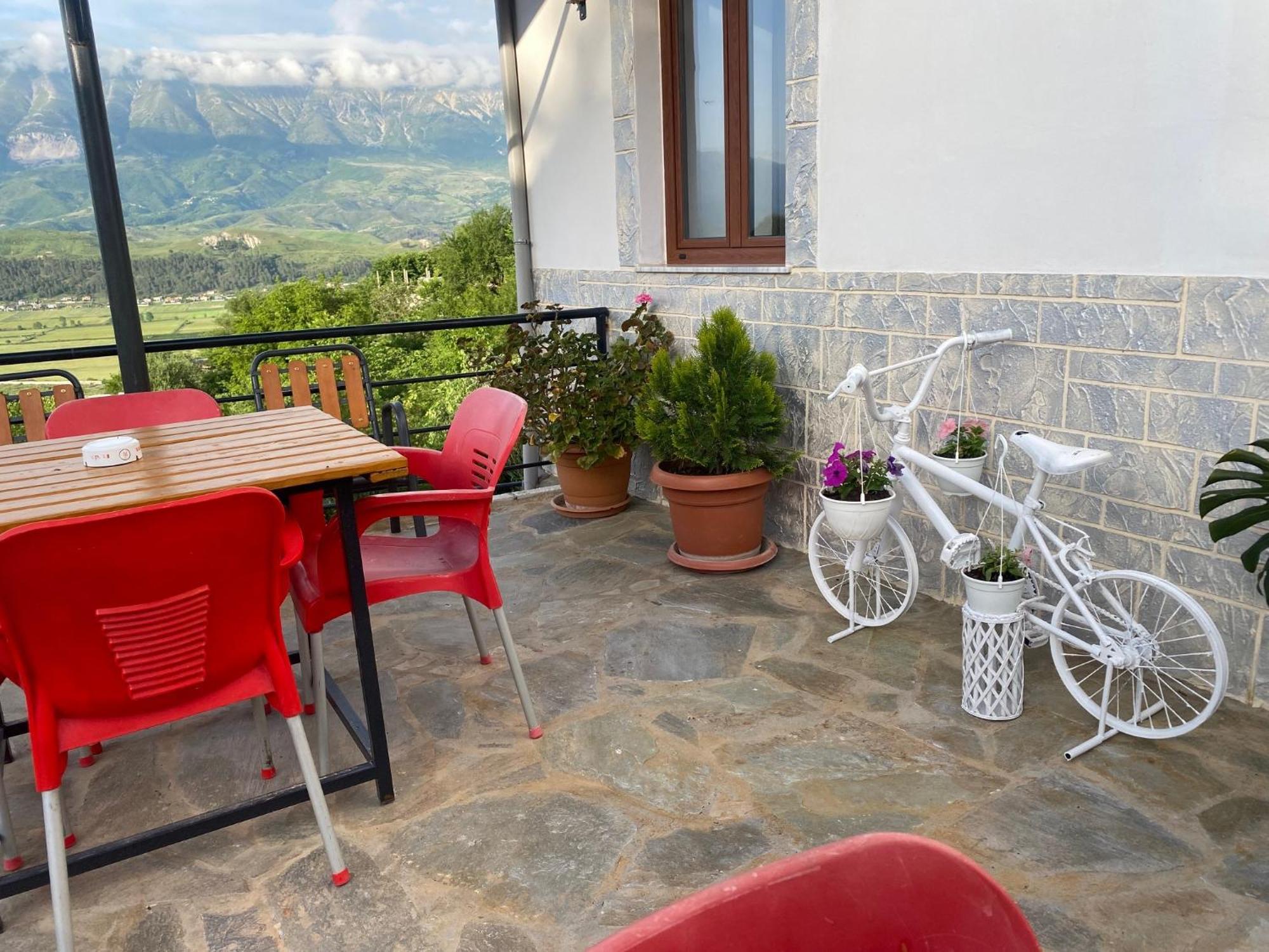 Bixhaku GuestHouse Gjirokastër Extérieur photo