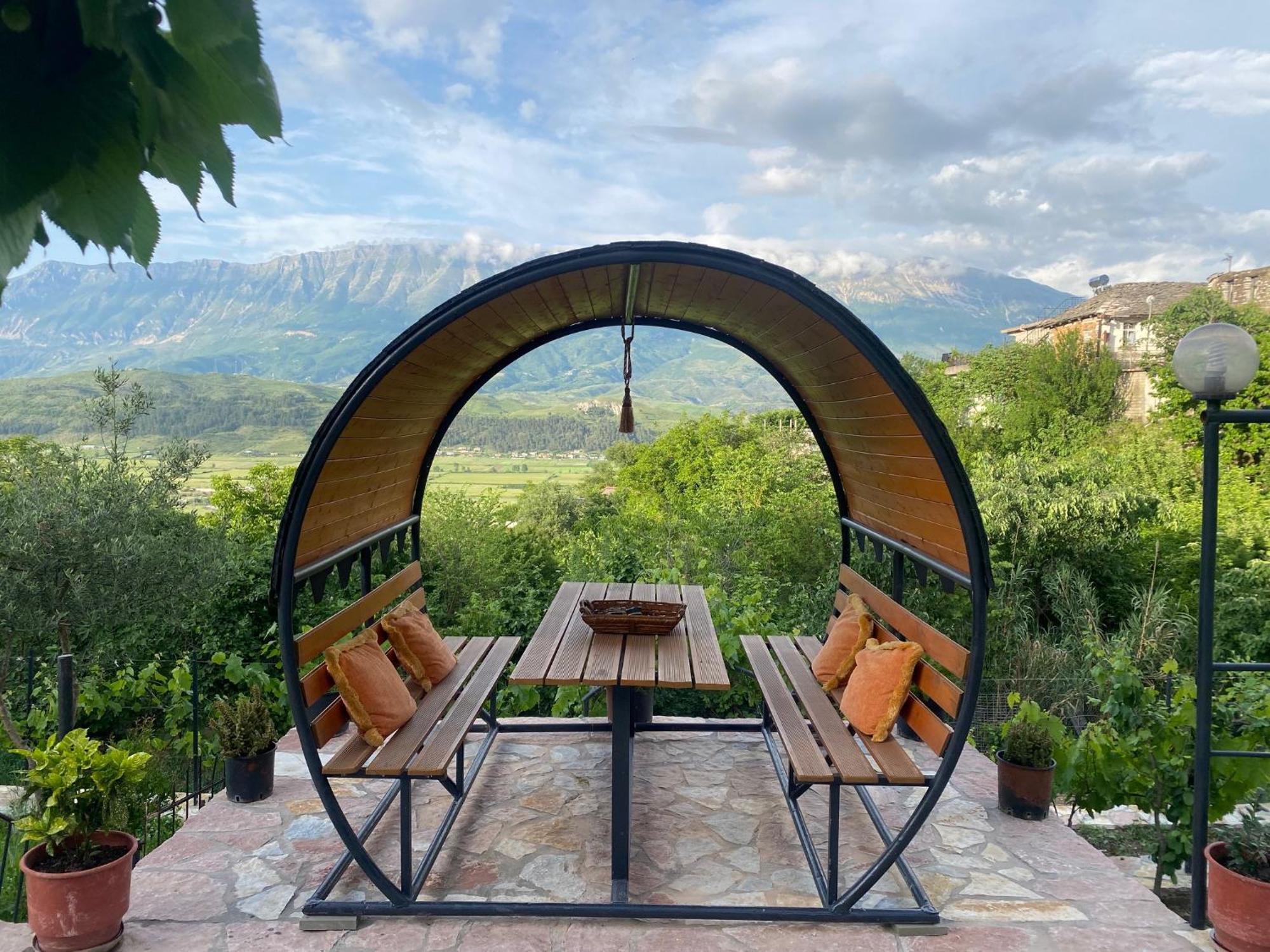 Bixhaku GuestHouse Gjirokastër Extérieur photo