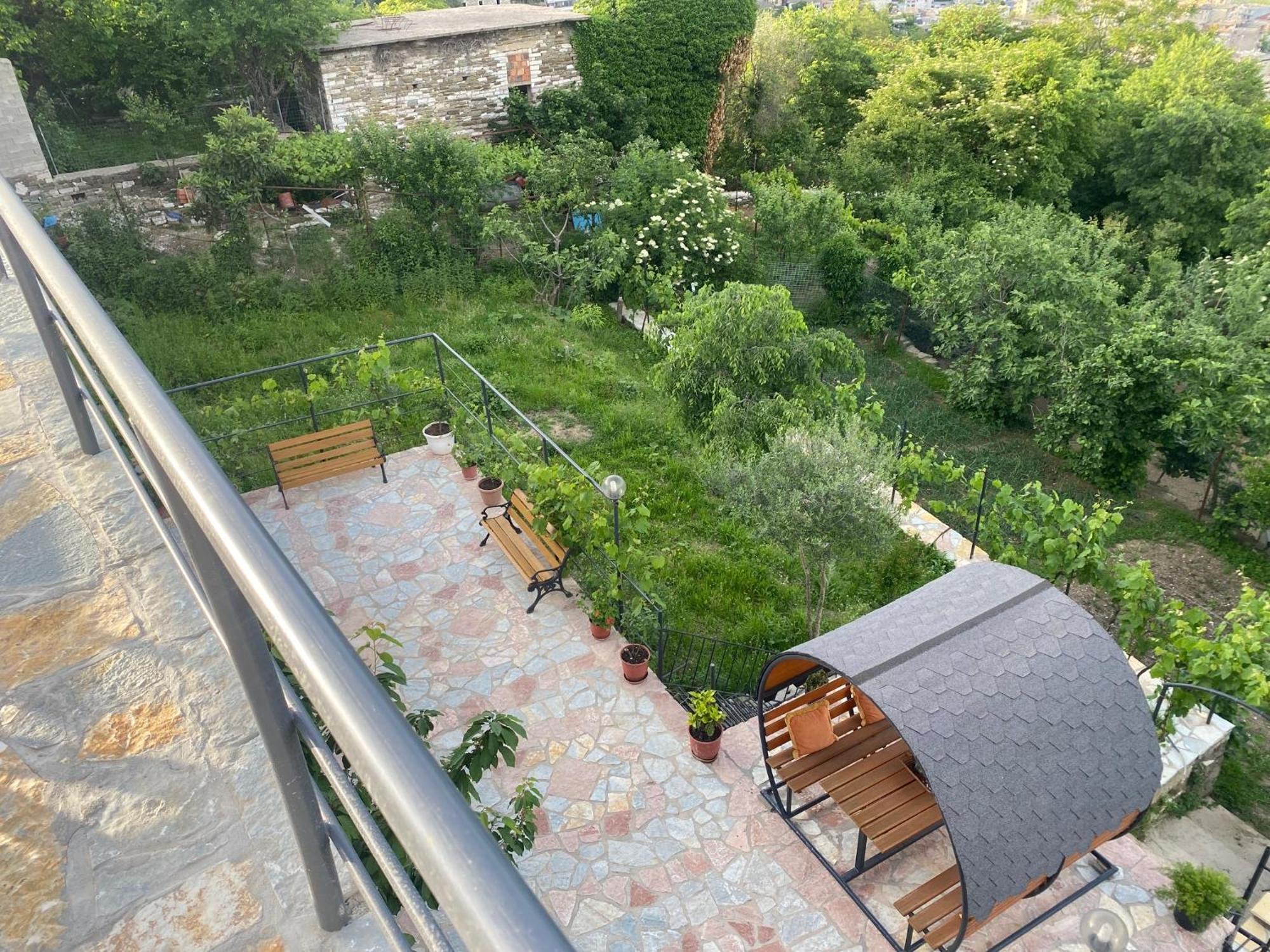 Bixhaku GuestHouse Gjirokastër Extérieur photo