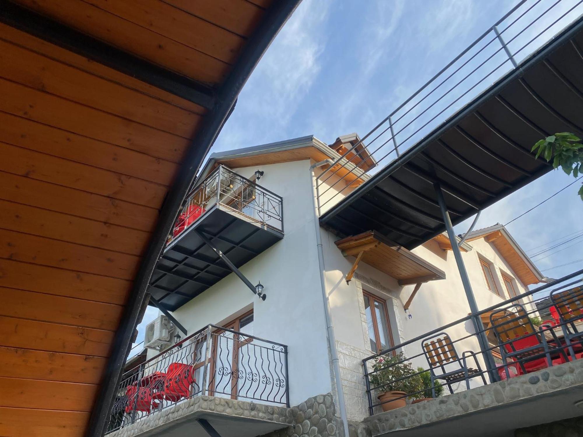 Bixhaku GuestHouse Gjirokastër Extérieur photo